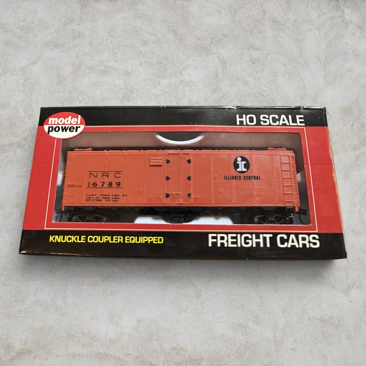 #1182 Model Power HO Scale Illinois Central Refrigerator Car #16789 – Knuckle Couplers