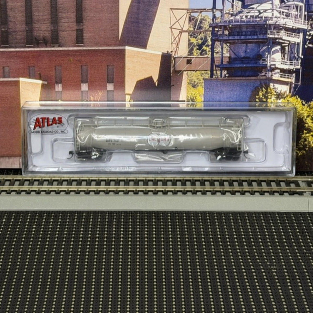 ATL50005366 Atlas N Scale Cal Gas SHPX 33,000-Gallon Tank Car #17431