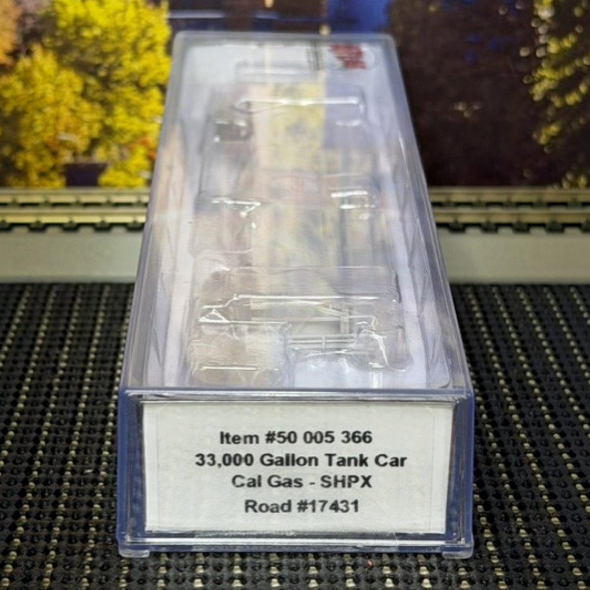 ATL50005366 Atlas N Scale Cal Gas SHPX 33,000-Gallon Tank Car #17431