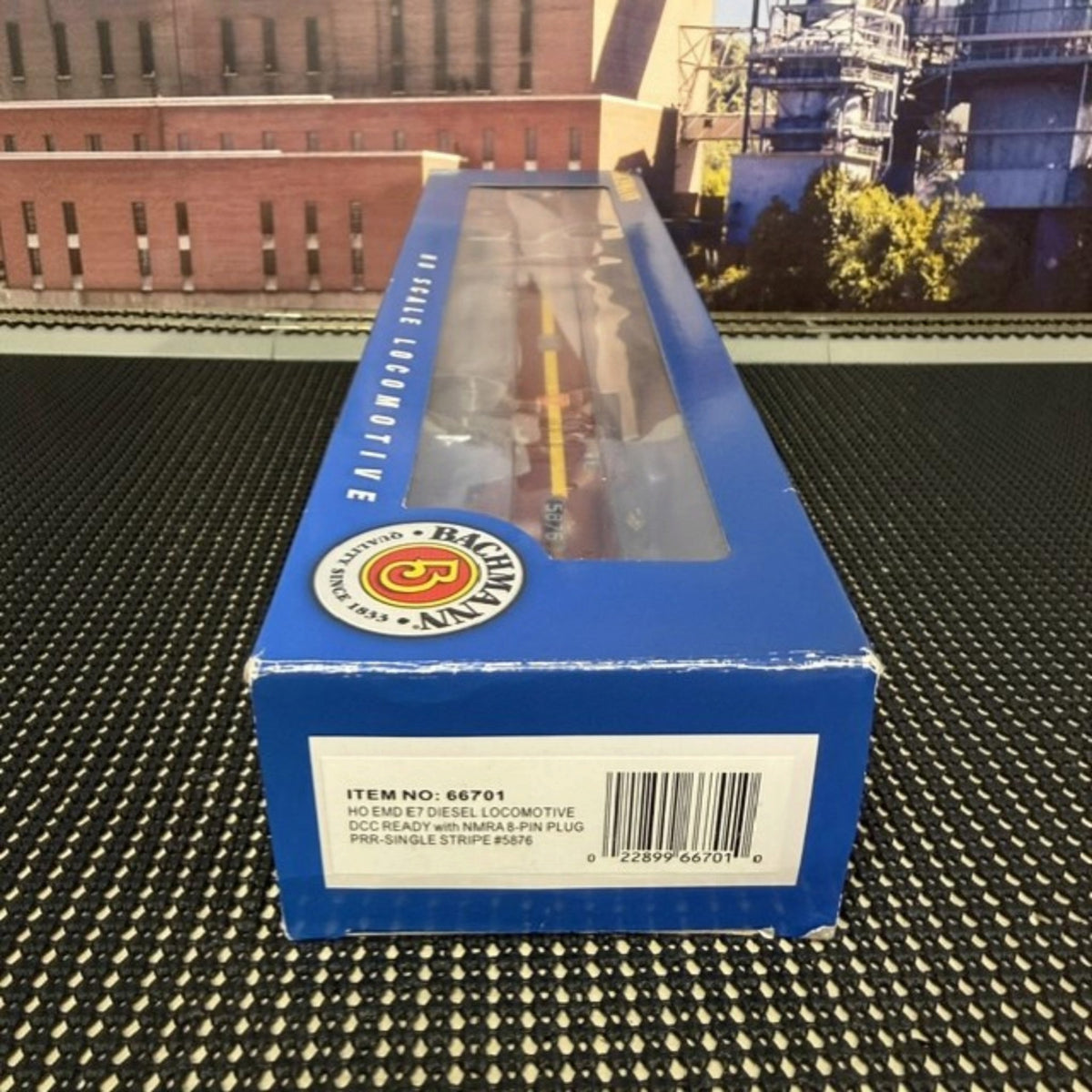 #1608 Bachmann HO Scale Pennsylvania Railroad EMD E7 Diesel Locomotive #5876