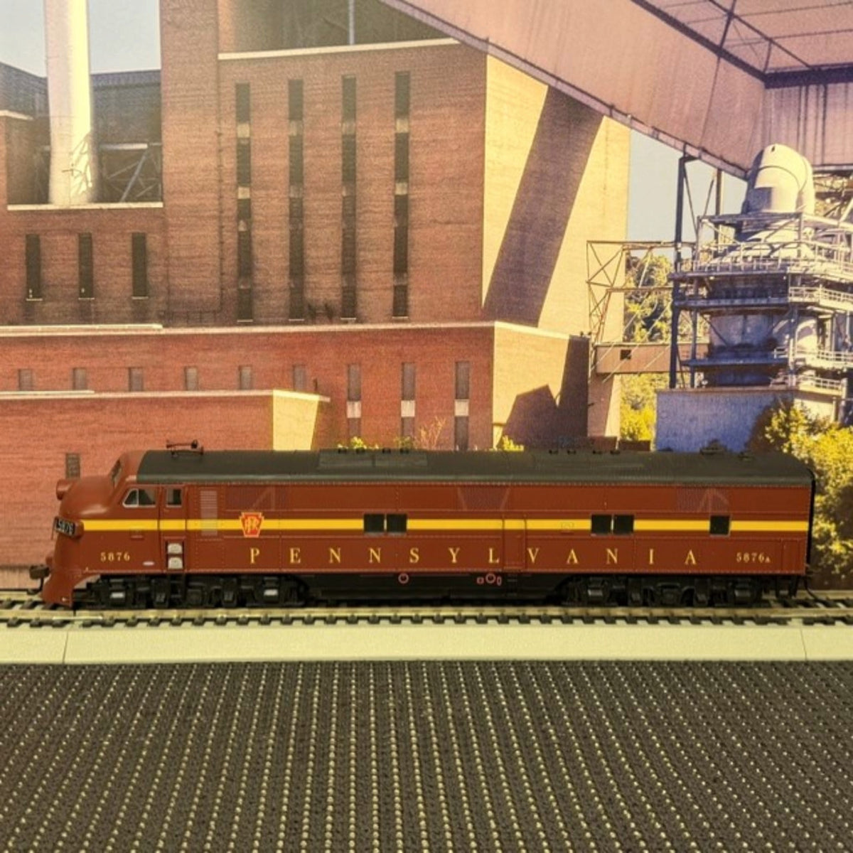 #1608 Bachmann HO Scale Pennsylvania Railroad EMD E7 Diesel Locomotive #5876