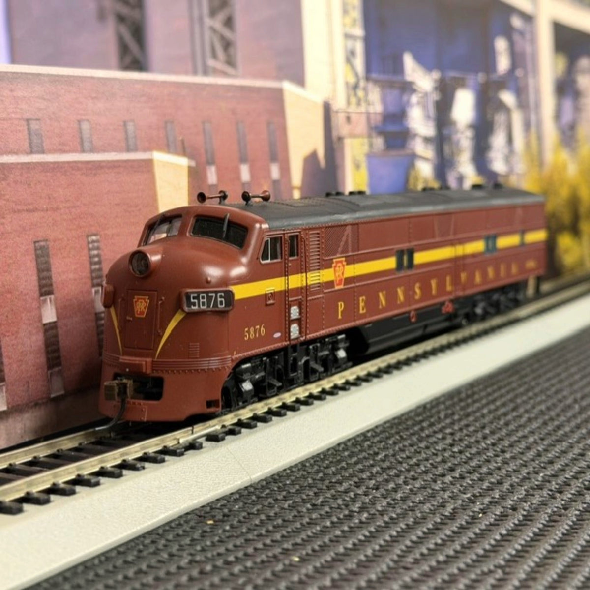 #1608 Bachmann HO Scale Pennsylvania Railroad EMD E7 Diesel Locomotive #5876