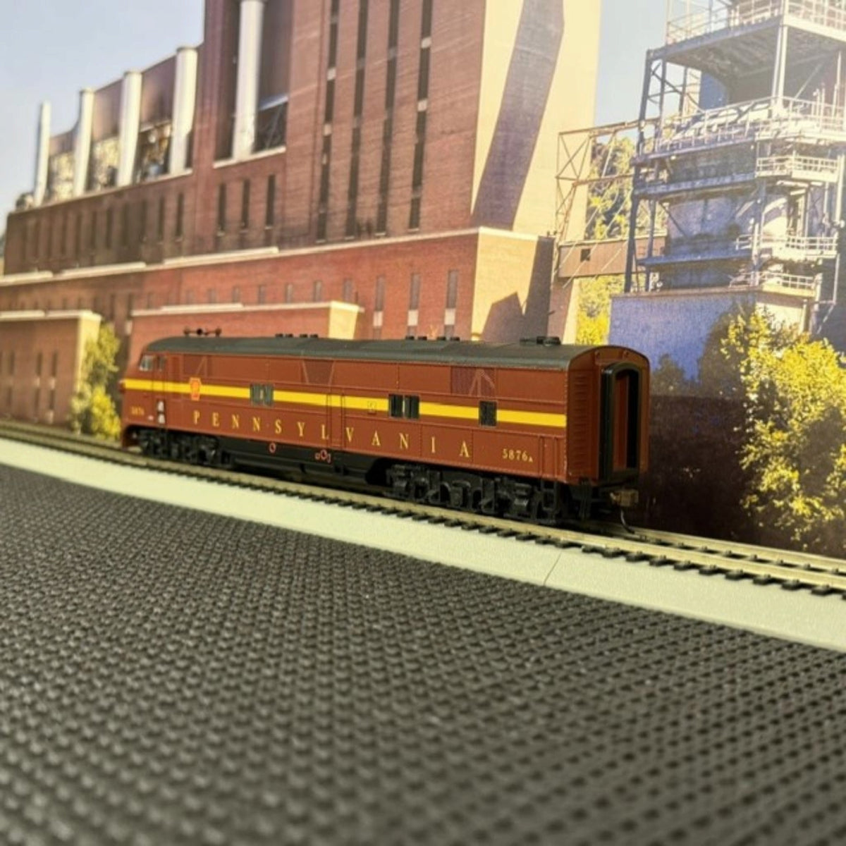 #1608 Bachmann HO Scale Pennsylvania Railroad EMD E7 Diesel Locomotive #5876