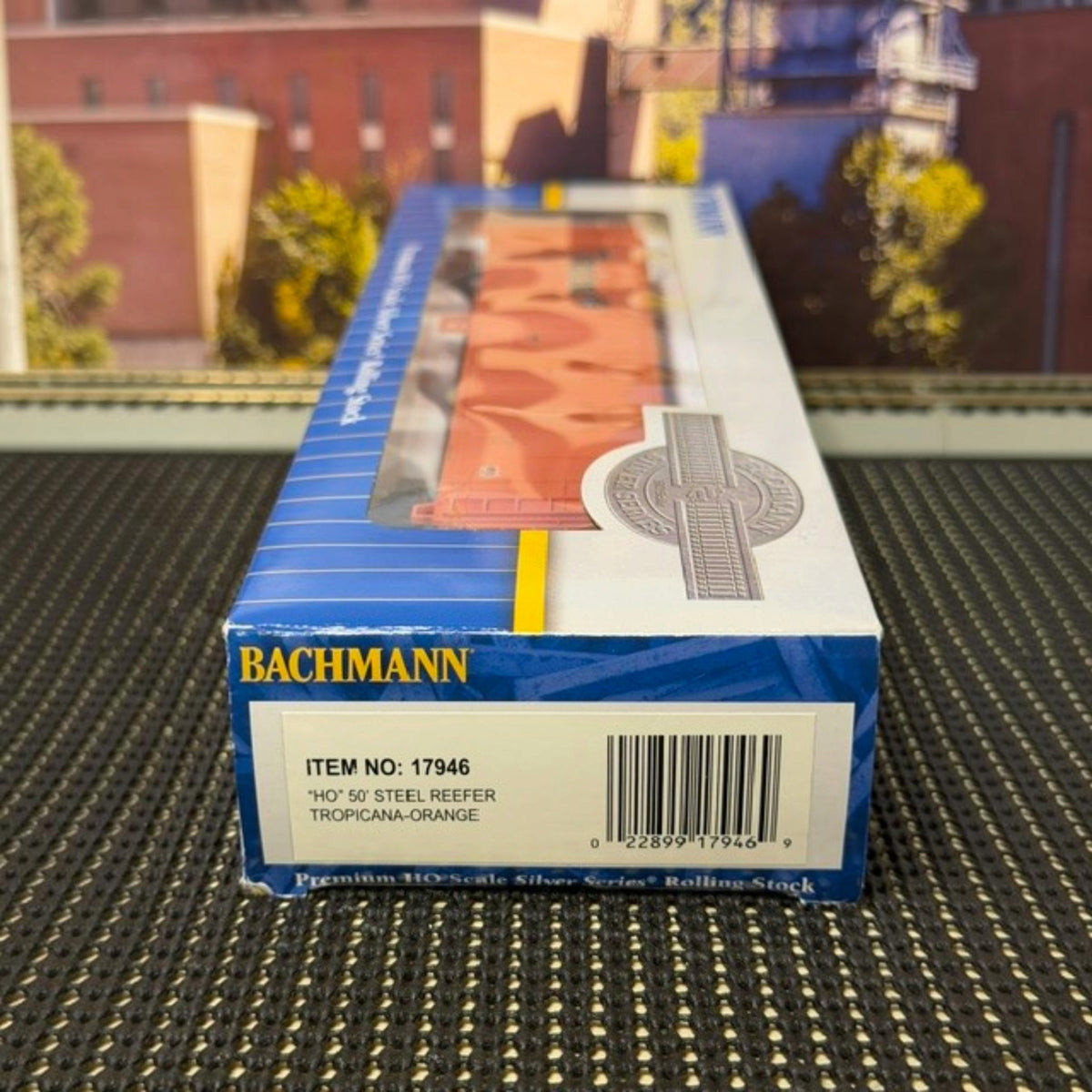 BAC17946 Bachmann HO Scale Tropicana Orange 50' Steel Reefer