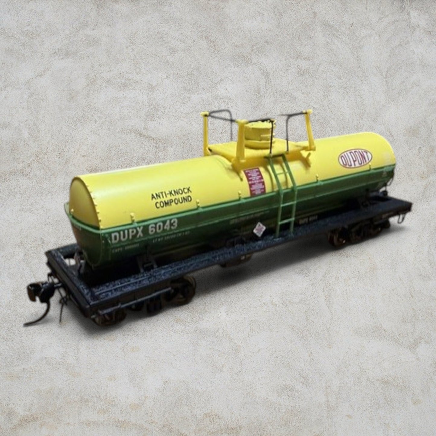 #1352 Broadway Limited Imports HO Scale DuPont 6,000 Gallon Tank Car DUPX #6043 – Item No. 6477