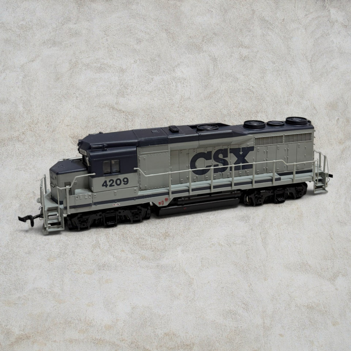 #1240 Bachmann Spectrum HO Scale GP30 Diesel Locomotive – CSX #4209