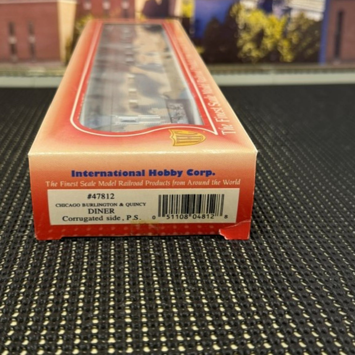#1577 IHC 47812 HO Scale Chicago Burlington & Quincy (CB&Q) Corrugated-Side Diner Car