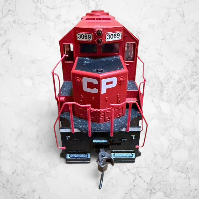 #1373 Athearn HO Scale GP38-2 Canadian Pacific #3069 – Beaver Logo – Powered – #4641