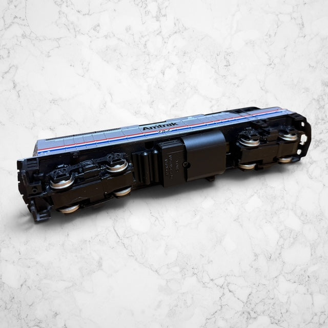 #1381 Bachmann Spectrum HO Scale EMD F40PH Amtrak Phase III #242 – Item 87018