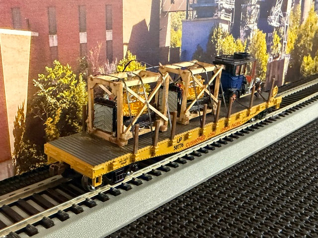 #1509 Athearn Roundhouse RND14514 HO Scale 50' Flatcar with Loads – Union Pacific #58776