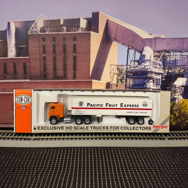 #1586 Con-Cor Herpa HO Pacific Fruit Express Truck & Trailer – NOS