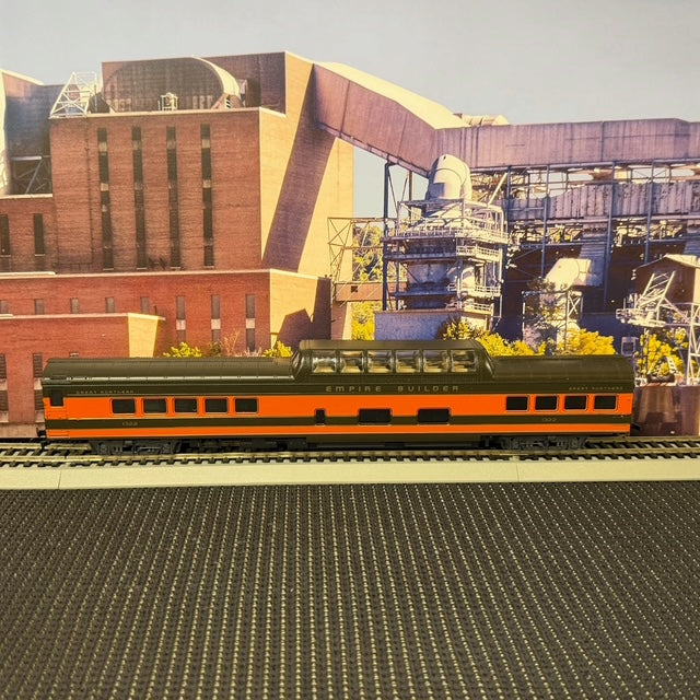 #1592 AHM HO Scale Great Northern Empire Builder Vista Dome Passenger Car #1322