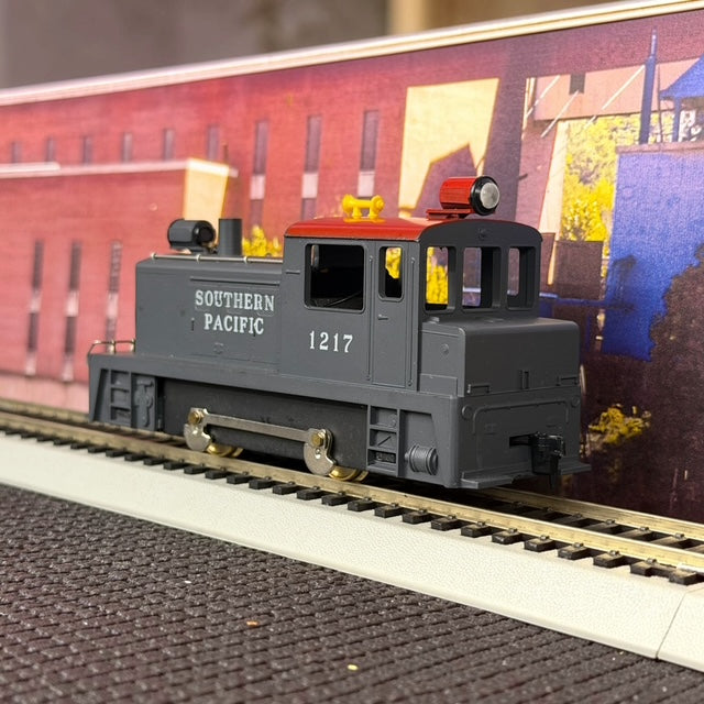 #1599 Mantua HO Scale Southern Pacific Davenport Diesel Switcher #1217