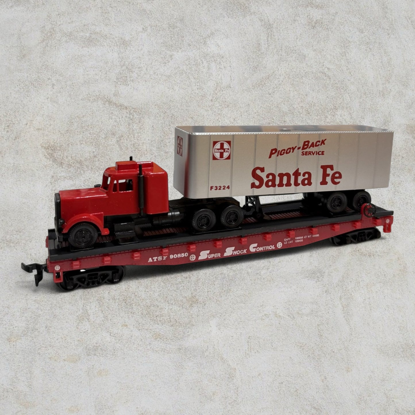 #1238 Model Power HO Scale Santa Fe Piggy-Back Flat Car with 34' Trailer – ATSF #90850 – Item #96950 – Knuckle Couplers – Ready-to-Run