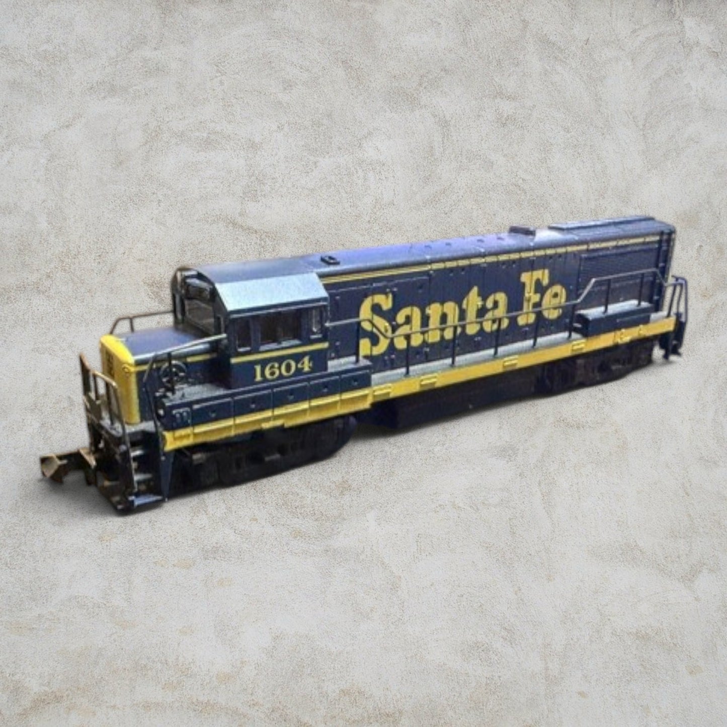 #1319 Atlas N Scale GE U25B Phase II Santa Fe #1604 Diesel Locomotive – Item #4451 – DCC Ready