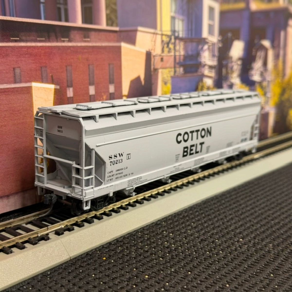 SSW #70213 HO Scale Cotton Belt High-Capacity Covered Hopper