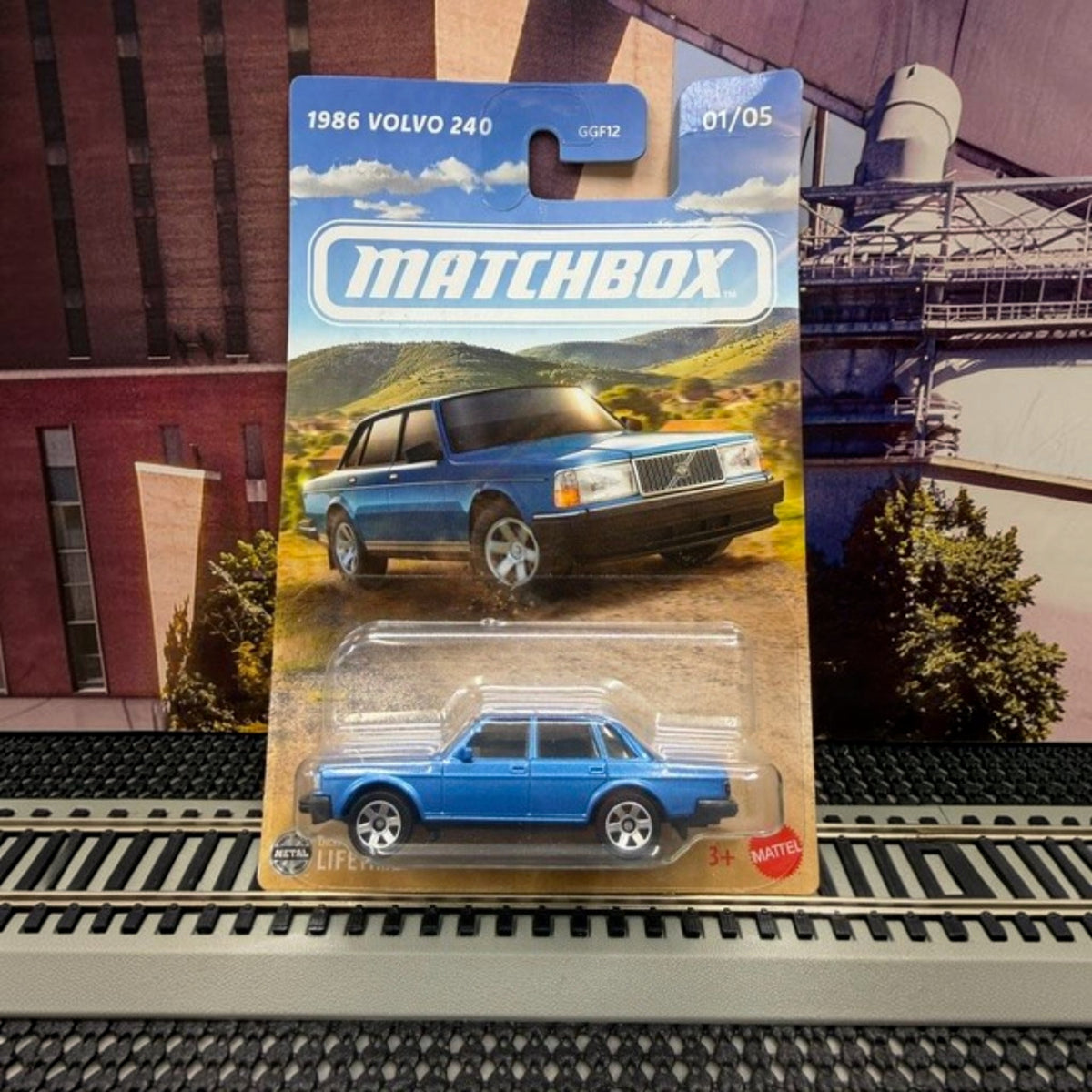 #1633 Matchbox 1986 Volvo 240 – Metallic Blue – #01/05