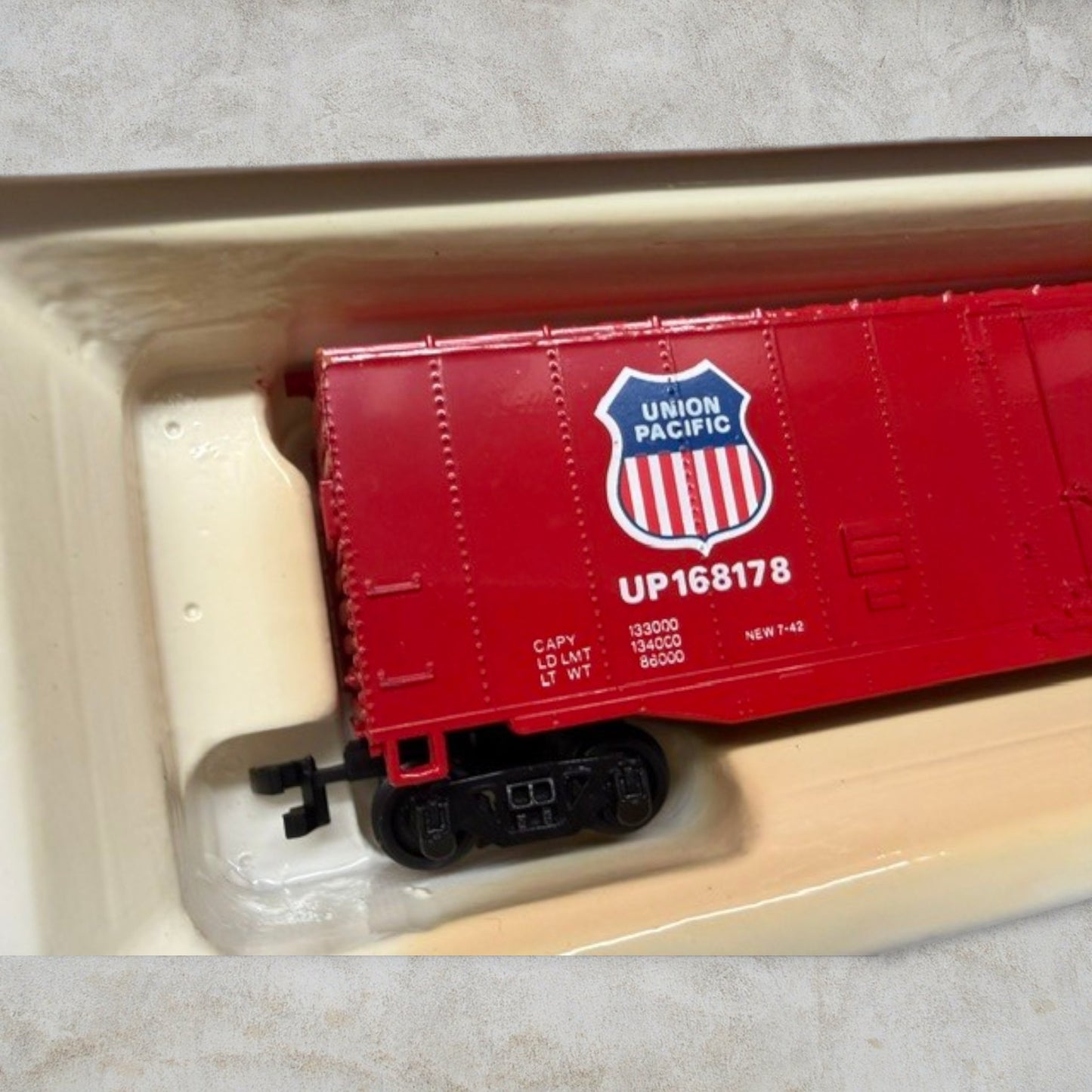 #1189 Bachmann HO Scale Union Pacific 51' Plug-Door Box Car – "We Can Handle It" – UP #168178 – Item #76036 – Ready-to-Run with Original Box