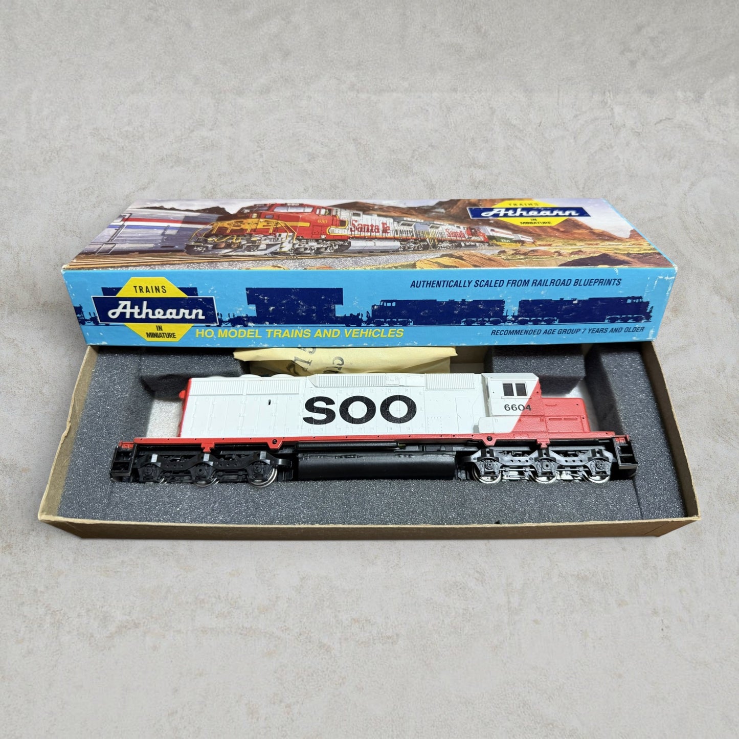 #1276 Athearn HO Scale EMD SD40-2 Diesel Locomotive – Soo Line #6604 – Blue Box – Standard DC