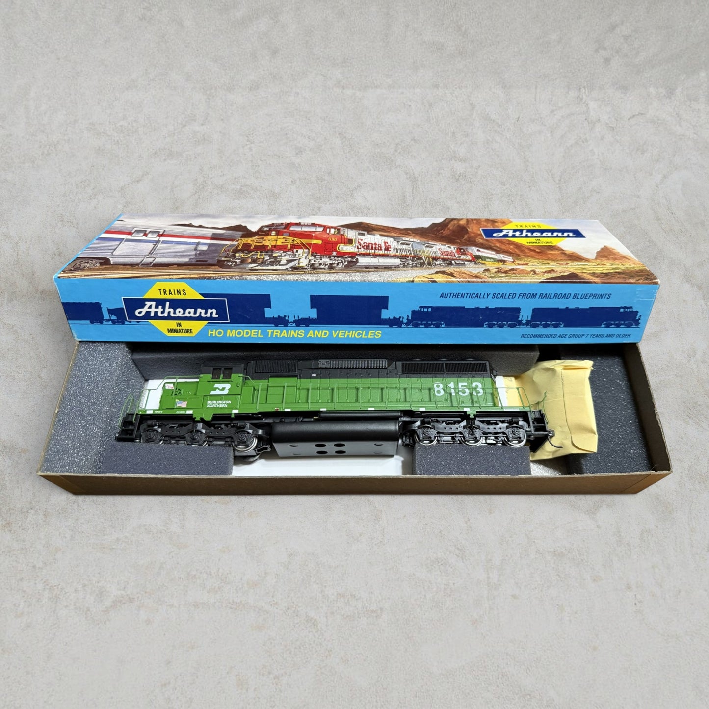 #1274 Athearn HO Scale EMD SD40-2 Diesel Locomotive – Burlington Northern #8153 – Blue Box – Standard DC