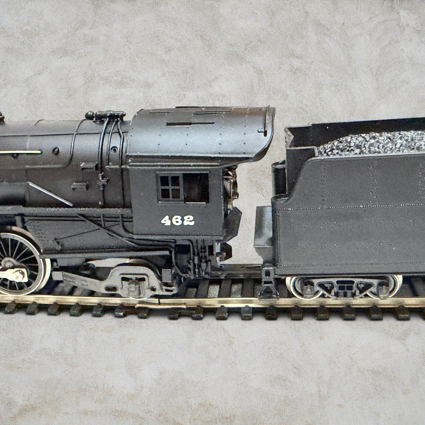 #1225 AHM HO Scale 2-8-2 Mikado Steam Locomotive with Tender – Burlington Route #462