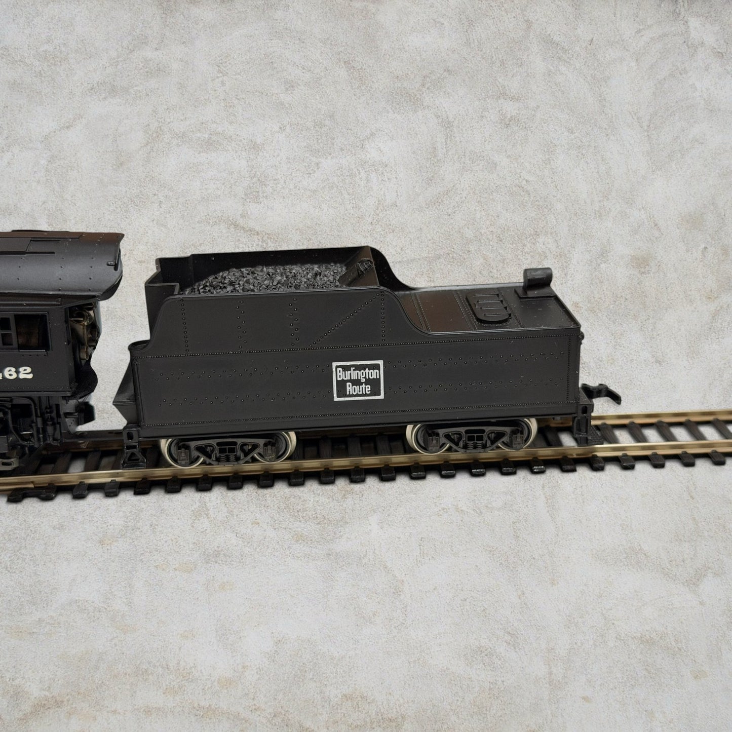#1225 AHM HO Scale 2-8-2 Mikado Steam Locomotive with Tender – Burlington Route #462