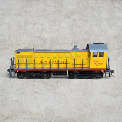 #1447 AHM 5010F HO Union Pacific ALCO 1000 HP Switcher #2452 Vintage Boxed