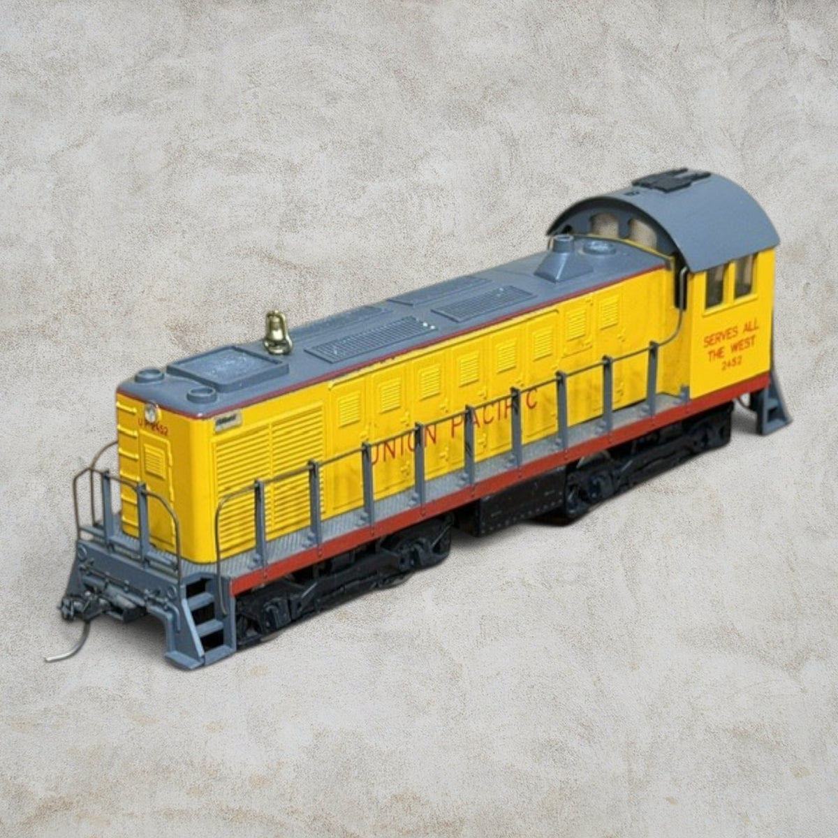 #1447 AHM 5010F HO Union Pacific ALCO 1000 HP Switcher #2452 Vintage Boxed