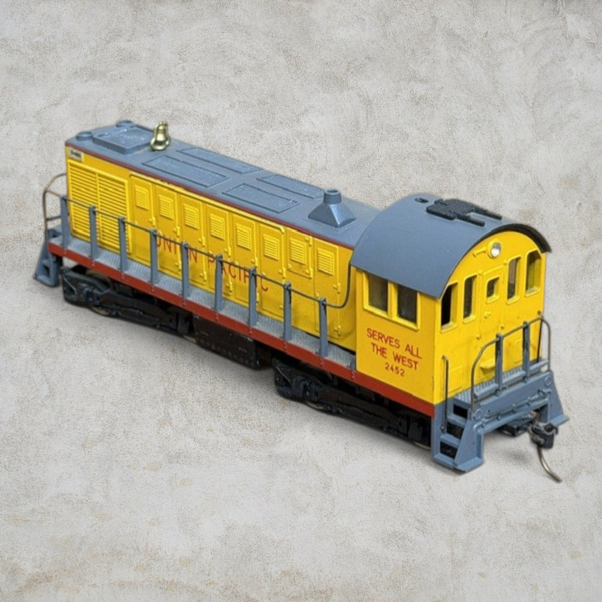#1447 AHM 5010F HO Union Pacific ALCO 1000 HP Switcher #2452 Vintage Boxed