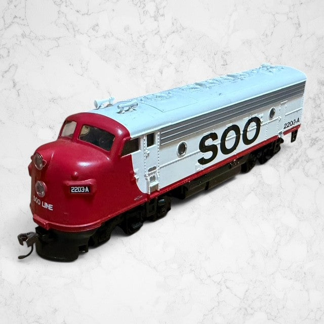 #1451 Athearn HO Scale SOO Line EMD F7A Diesel #2203-A DC Locomotive
