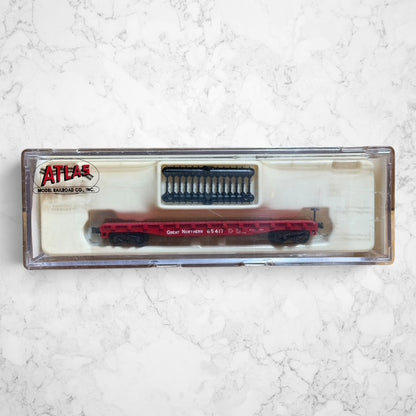 #1397 Atlas 38071 N Scale Great Northern 50' Flat Car w/Stakes #65417
