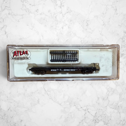 #1399 Atlas 38092 N Scale Northern Pacific 50' Flat Car w/Stakes #60262
