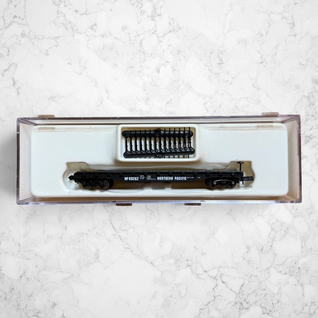 #1399 Atlas 38092 N Scale Northern Pacific 50' Flat Car w/Stakes #60262