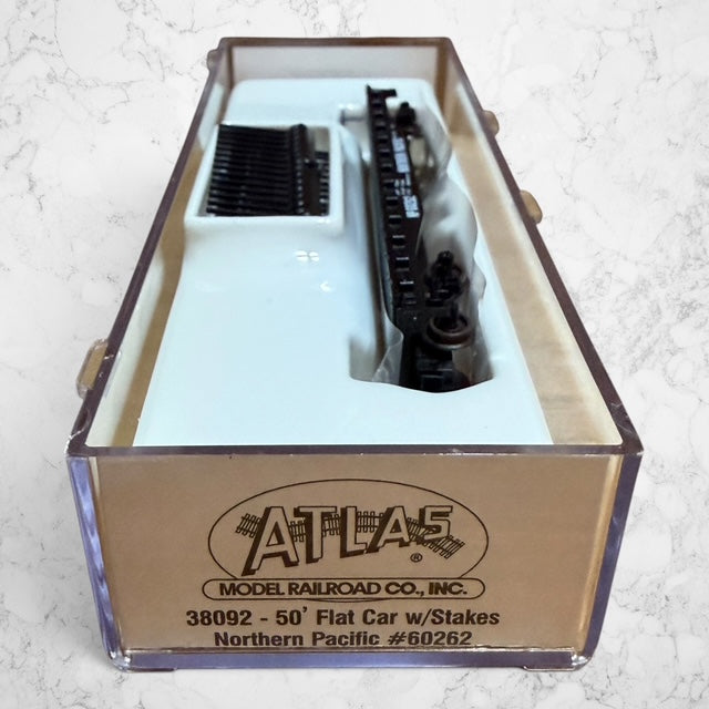 #1399 Atlas 38092 N Scale Northern Pacific 50' Flat Car w/Stakes #60262
