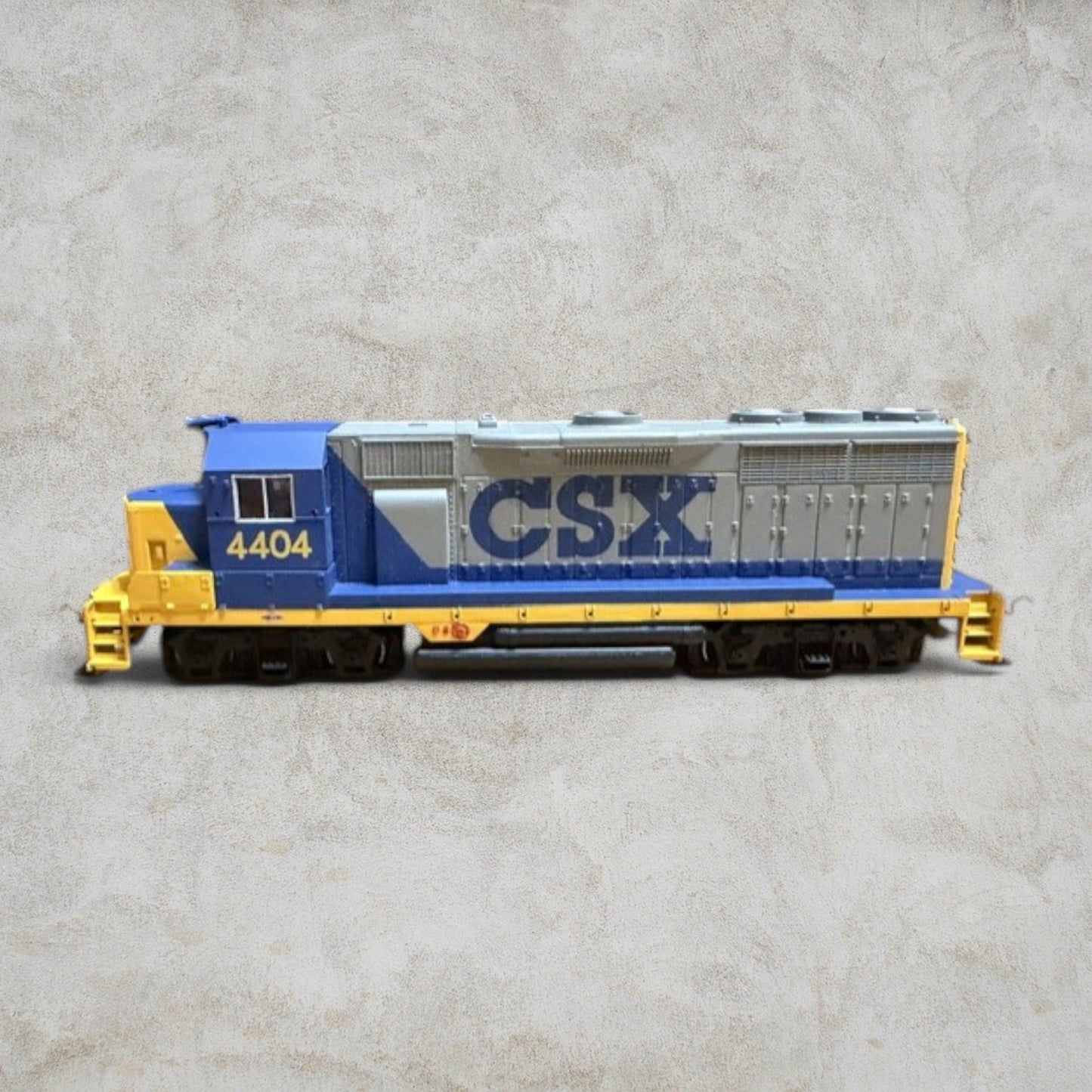 #1326 Bachmann Spectrum HO Scale EMD GP35 Diesel Locomotive – CSX #4404 – DC Standard – Item #11514