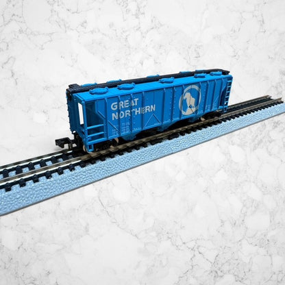 #1335 Bachmann Item #5484 N Scale 47' Covered 70-Ton Hopper – Great Northern #7108 – Ready-to-Run