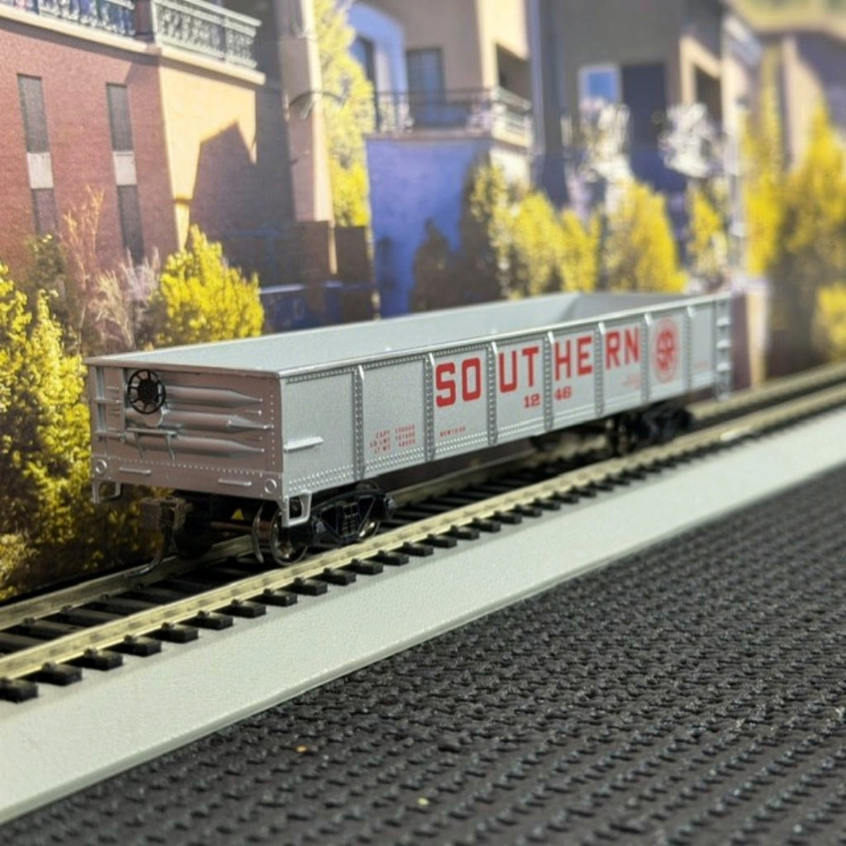 BAC17204 Bachmann HO Scale Southern Railway 40' Gondola – Silver Series