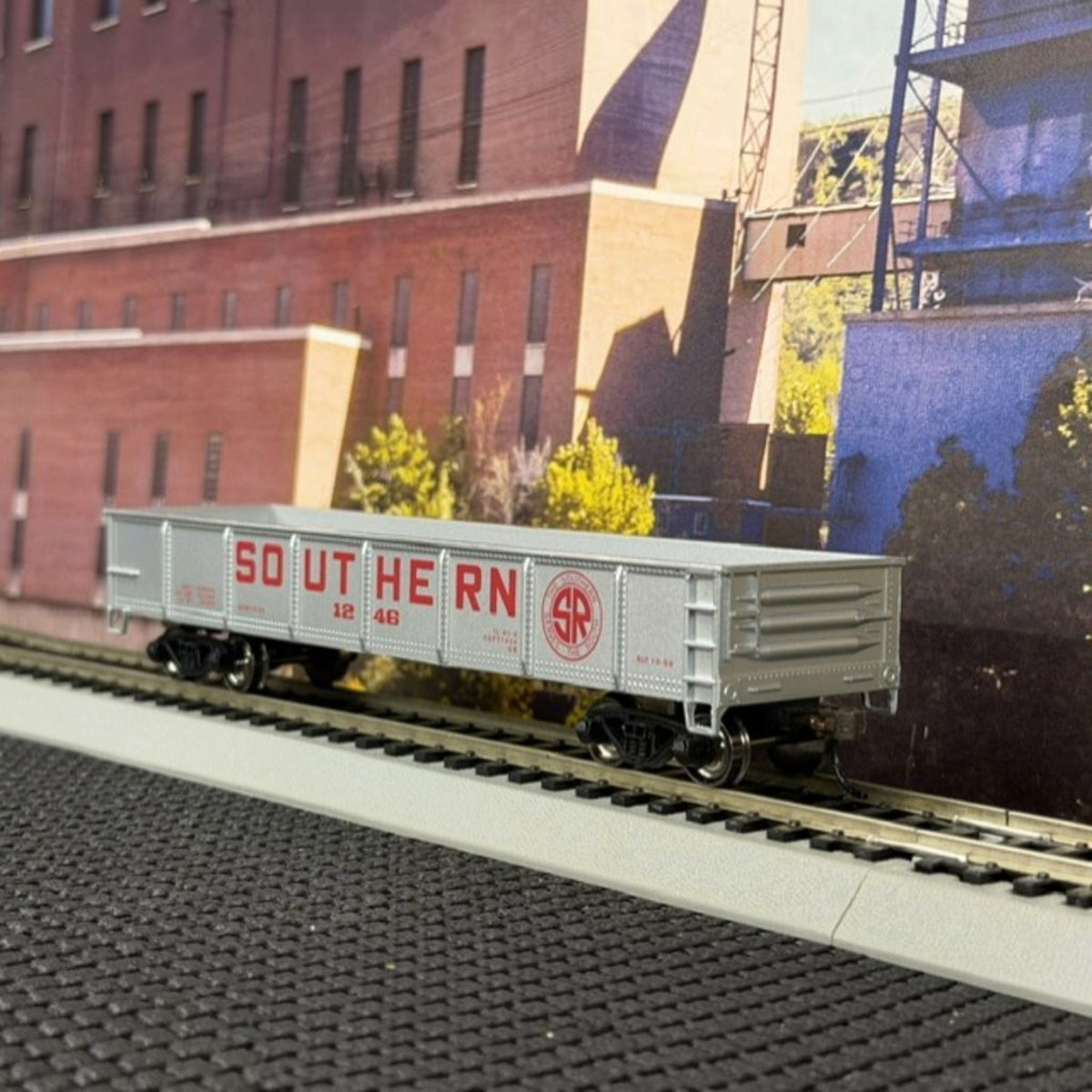 BAC17204 Bachmann HO Scale Southern Railway 40' Gondola – Silver Series