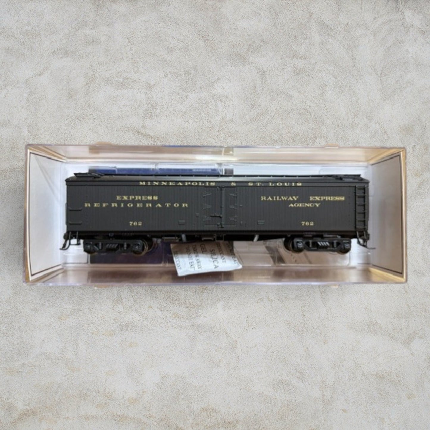 #1349 Broadway Limited Imports HO Scale M&StL 53'6" Wood Express Refrigerator Car #762 – Item No. 1831