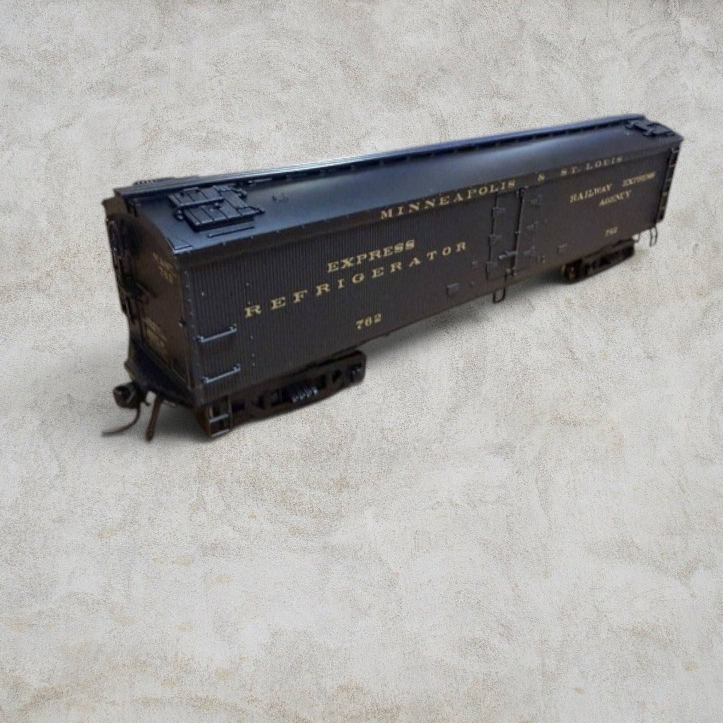 #1349 Broadway Limited Imports HO Scale M&StL 53'6" Wood Express Refrigerator Car #762 – Item No. 1831
