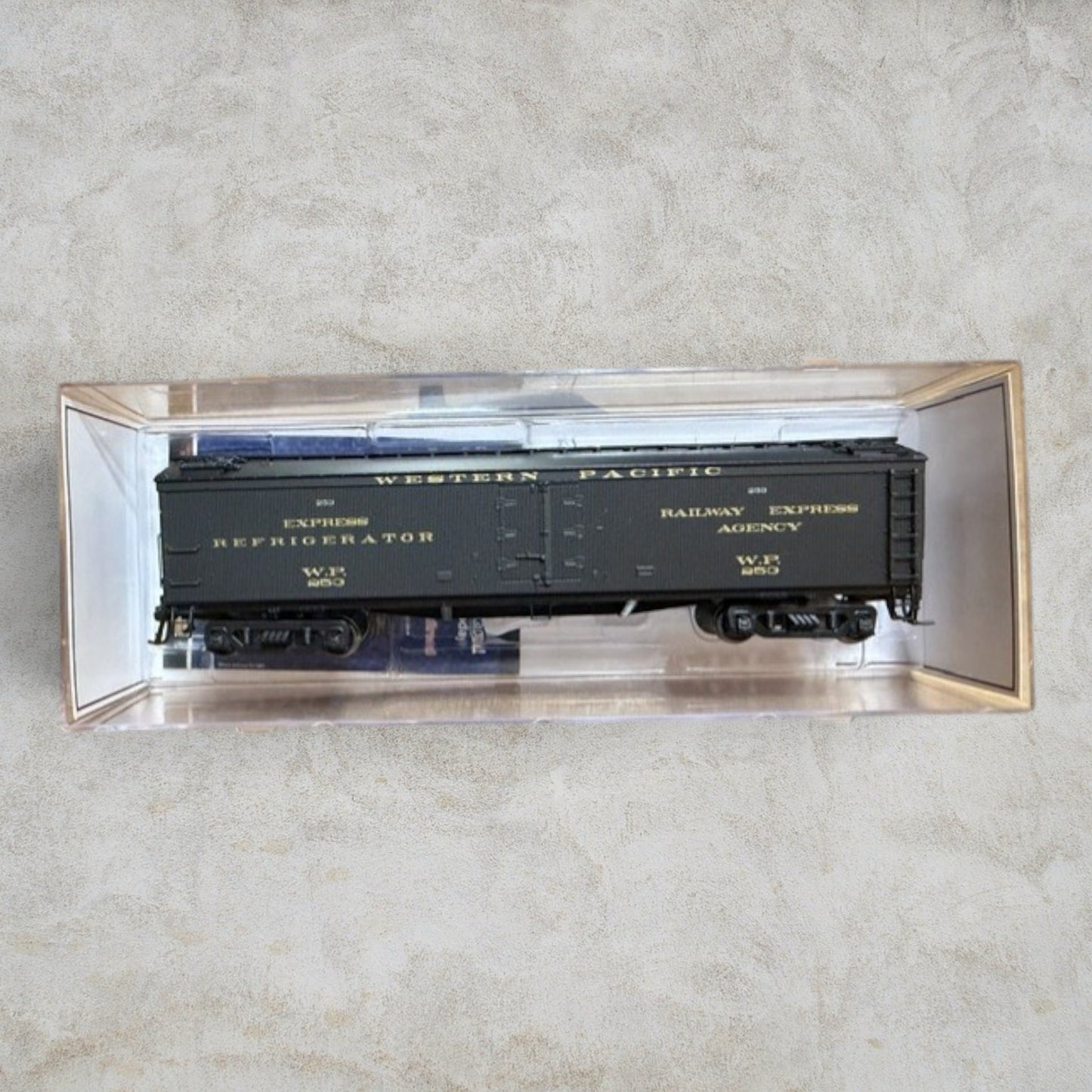 #1350 Broadway Limited Imports HO Scale Western Pacific 53'6" Wood Express Refrigerator Car #253 – Item No. 1848