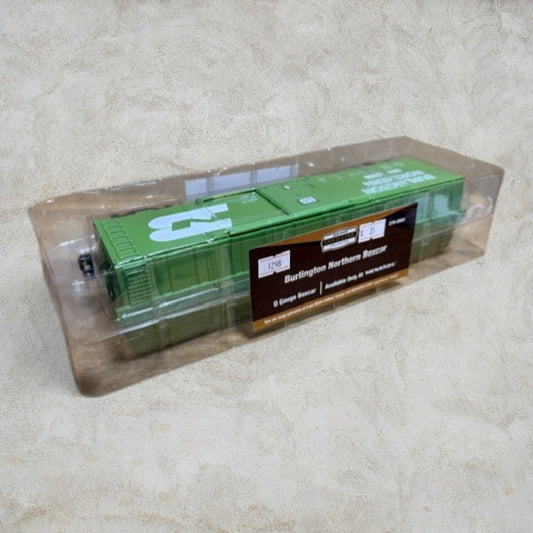 #1298 Menards O Gauge Burlington Northern 40' Boxcar BN 16368 – Green – Ready to Run – New in Clamshell
