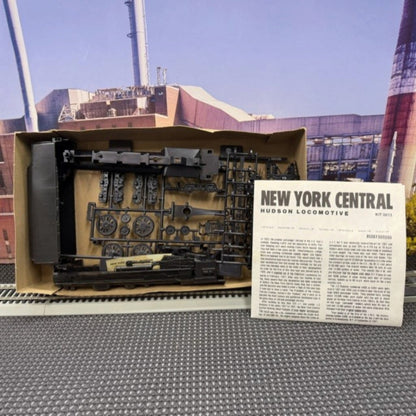 #1613 Con-Cor New York Central Hudson Steam Locomotive – HO Scale Display Kit