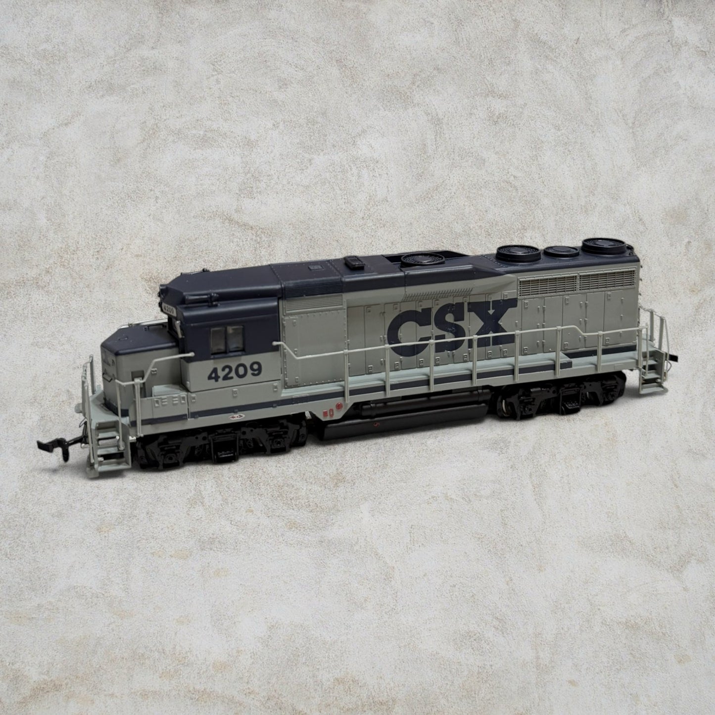 #1240 Bachmann Spectrum HO Scale GP30 Diesel Locomotive – CSX #4209