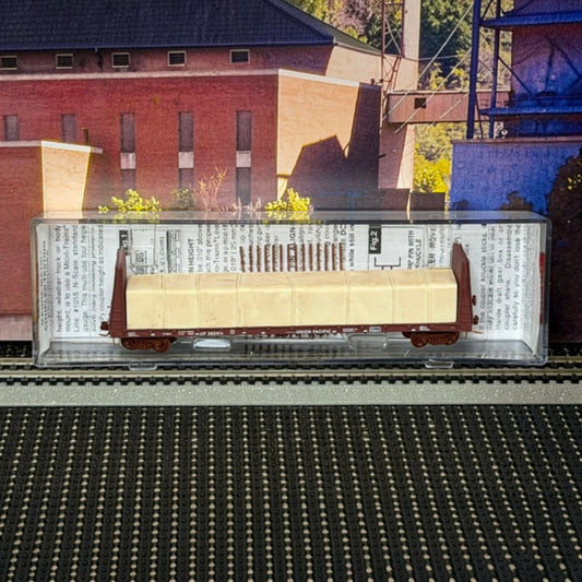 #1572 Micro-Trains Line N Scale Union Pacific 61' 8" Bulkhead Flat Car with Covered Lumber Load