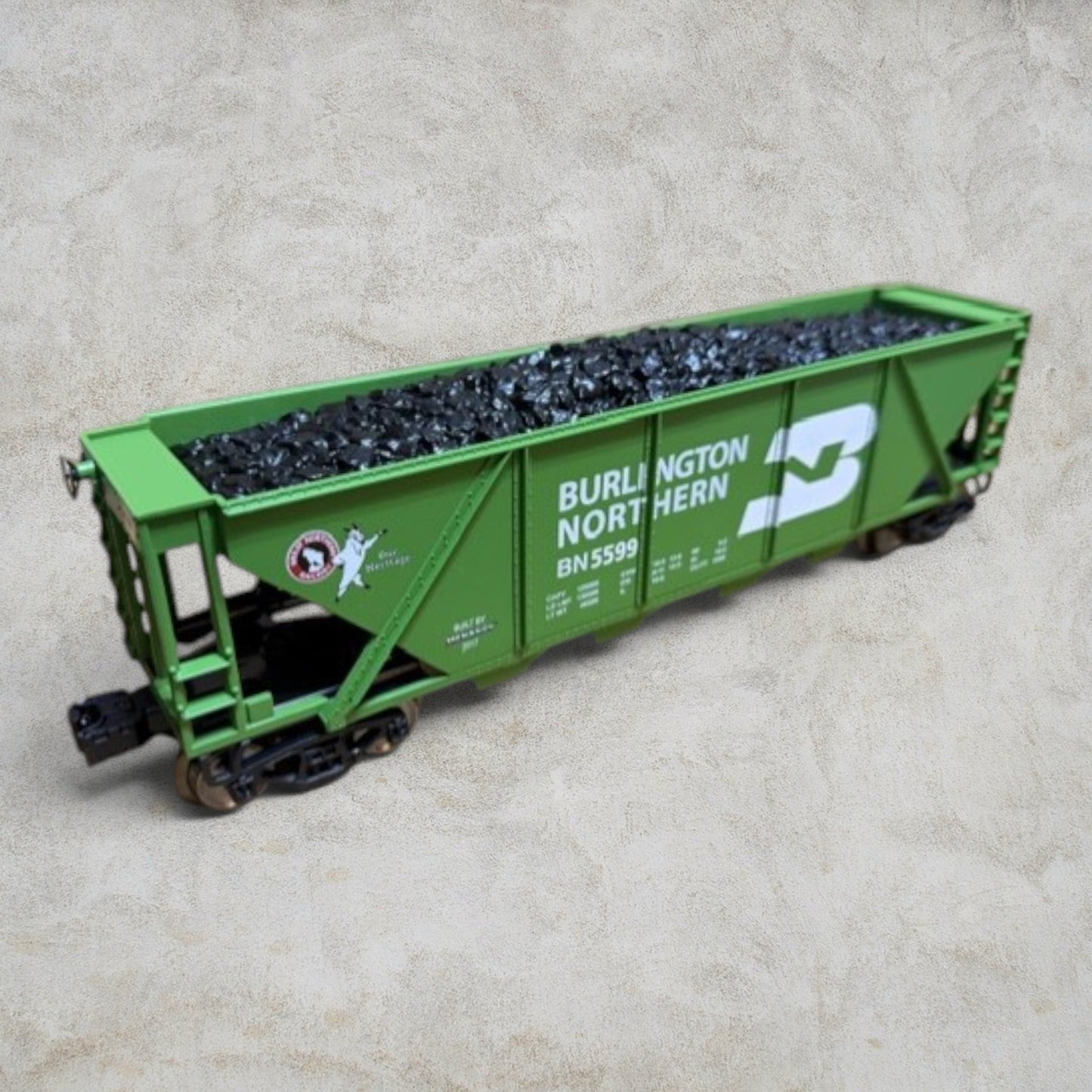 #1291 Menards O Gauge Burlington Northern Coal Hopper with Coal Load BN 55599 – Ready to Run – Original Clamshell