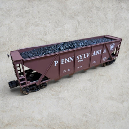 #1293 Menards O Gauge Pennsylvania Railroad Coal Hopper with Coal Load PRR 41583 – Ready to Run – Original Clamshell