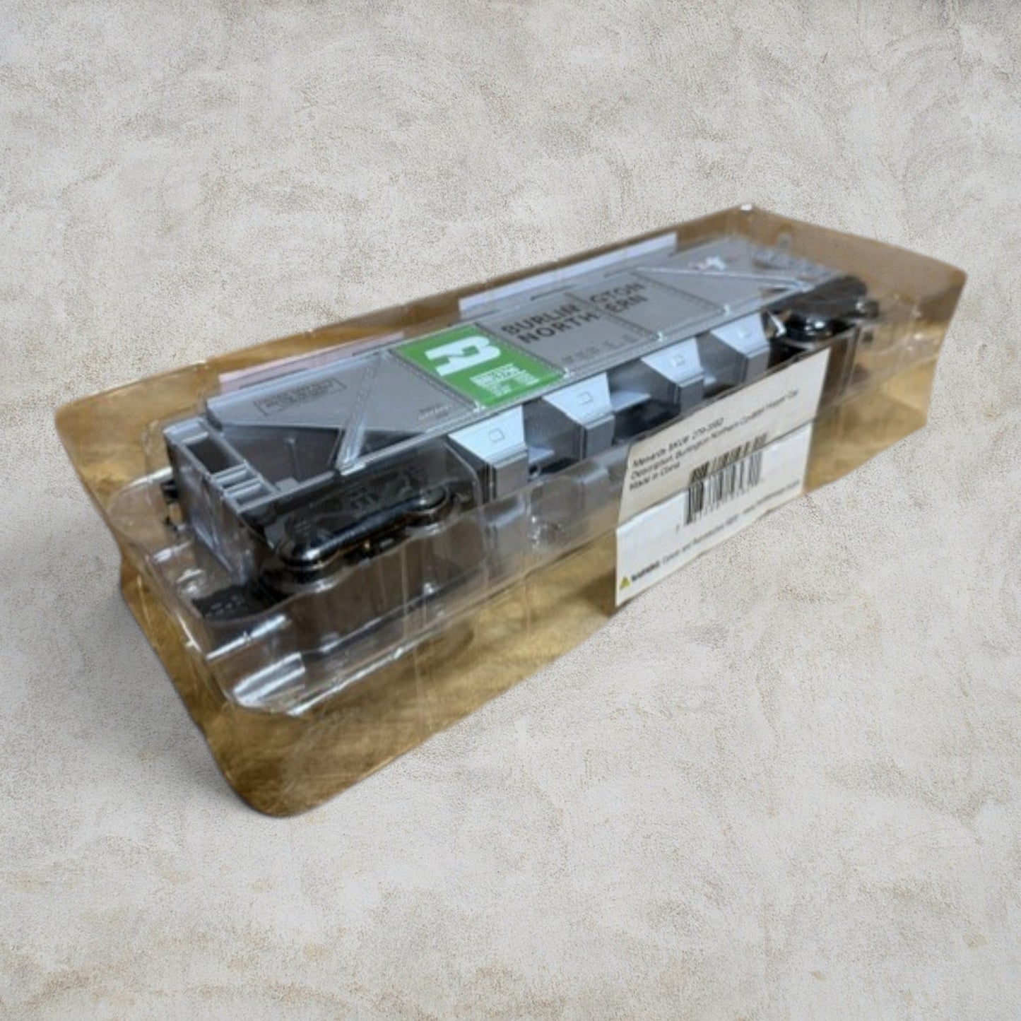 #1292 Menards O Gauge Burlington Northern Covered Hopper Car BN 13720 – Silver – Ready to Run – Original Clamshell