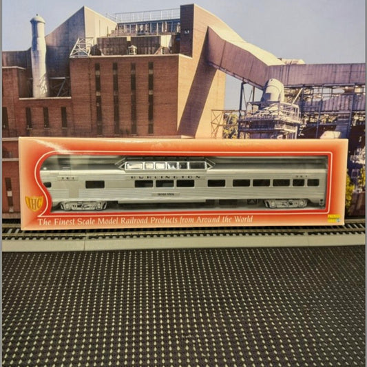 #1583 IHC 47817 HO Scale Chicago Burlington & Quincy (CB&Q) Vista Dome Passenger Car