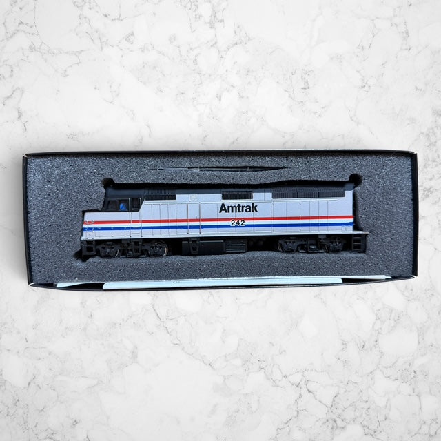 #1381 Bachmann Spectrum HO Scale EMD F40PH Amtrak Phase III #242 – Item 87018